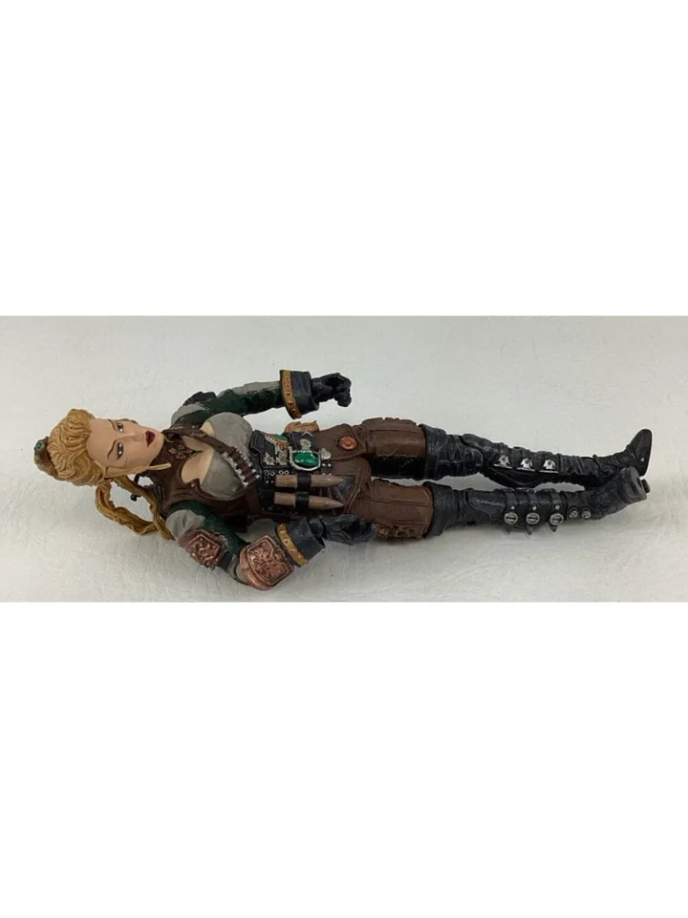Universal Monsters Hunter Lucy Westerna 8